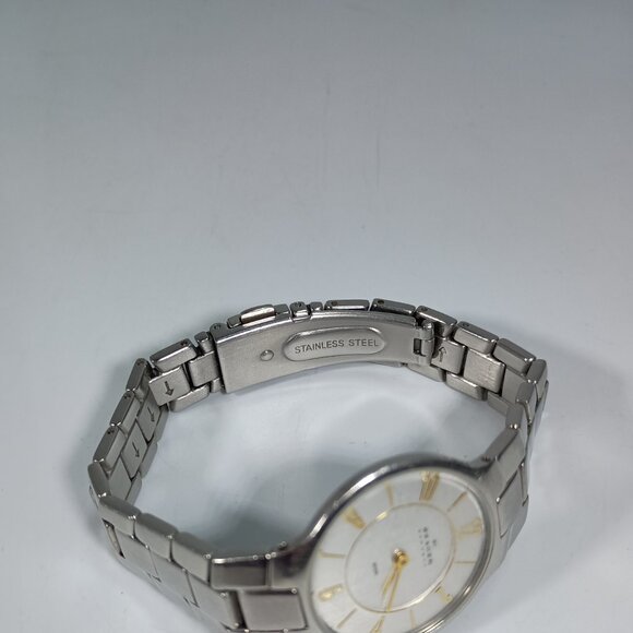 Vintage Classic Denmark Slim Skagen Silver Tone Ladies Watch New Battery Runs